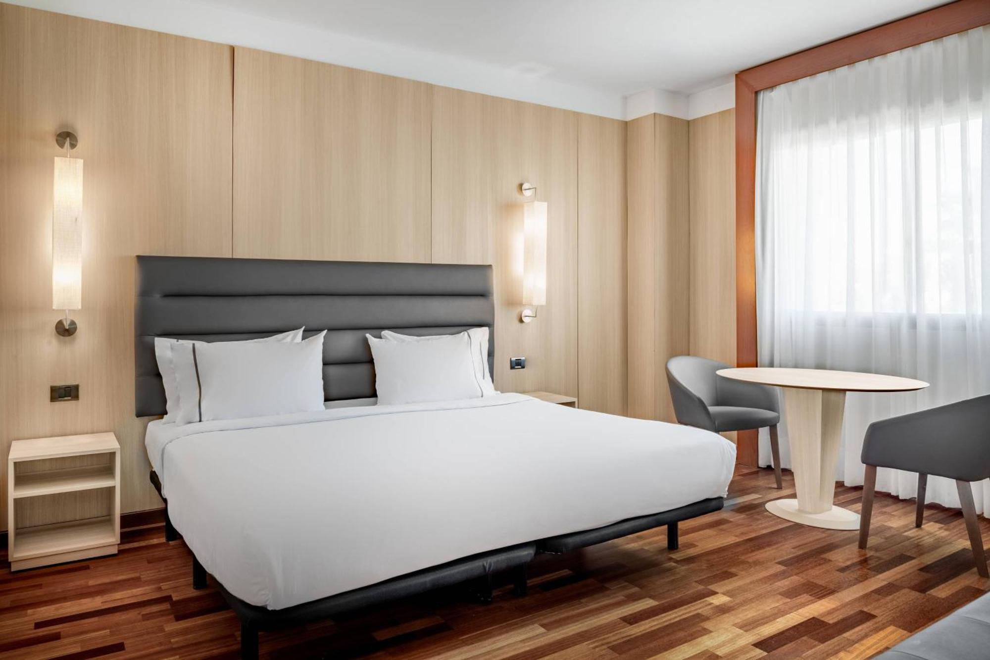 Ac Hotel Badajoz By Marriott Экстерьер фото