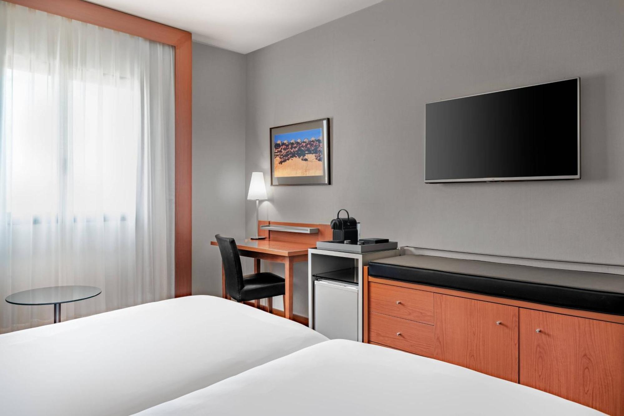 Ac Hotel Badajoz By Marriott Экстерьер фото