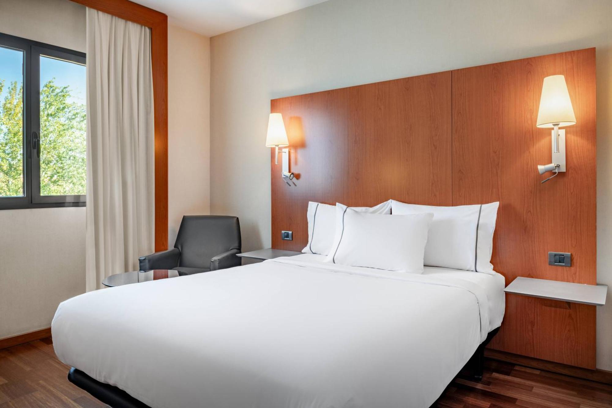 Ac Hotel Badajoz By Marriott Экстерьер фото