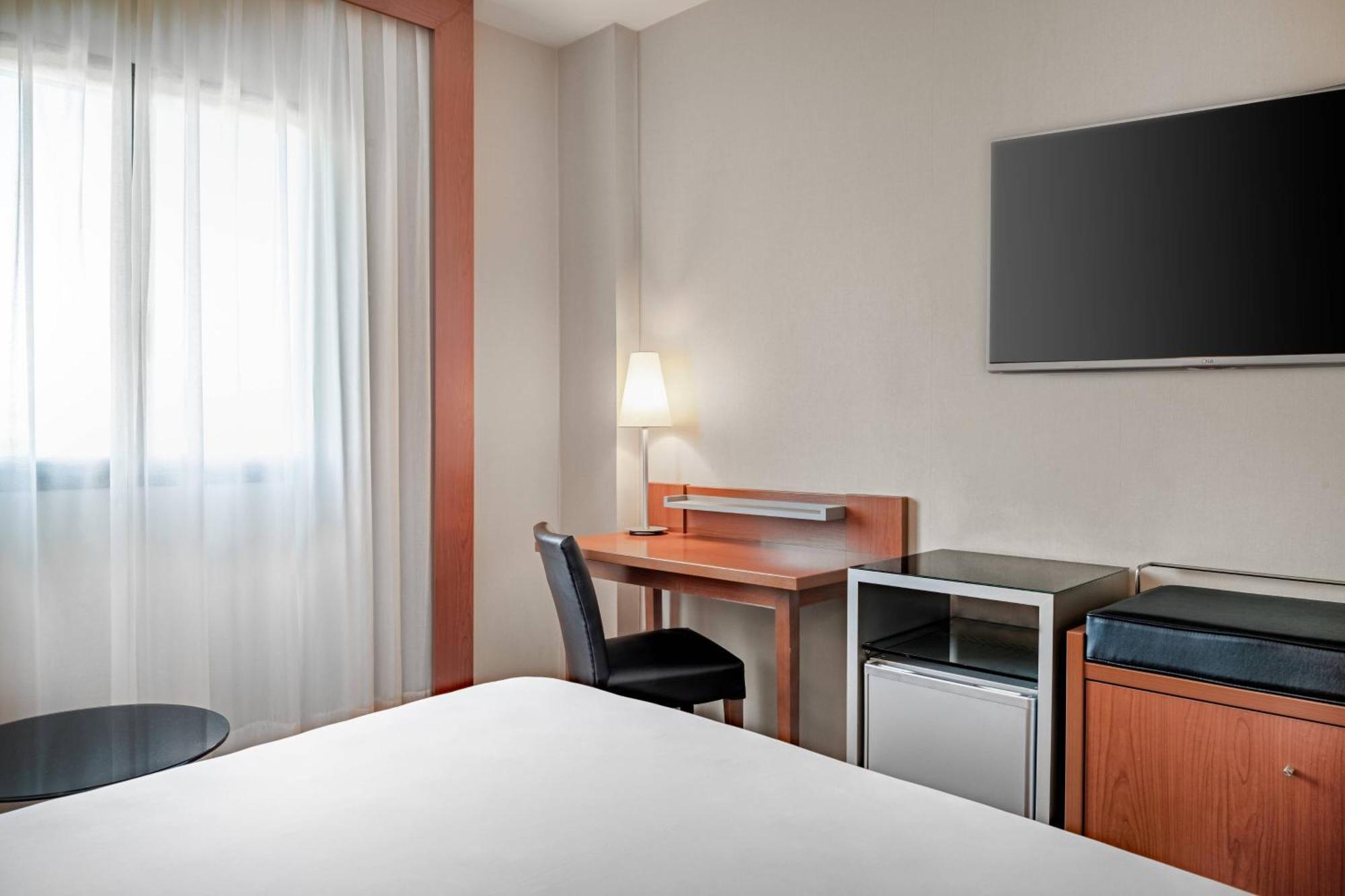 Ac Hotel Badajoz By Marriott Экстерьер фото