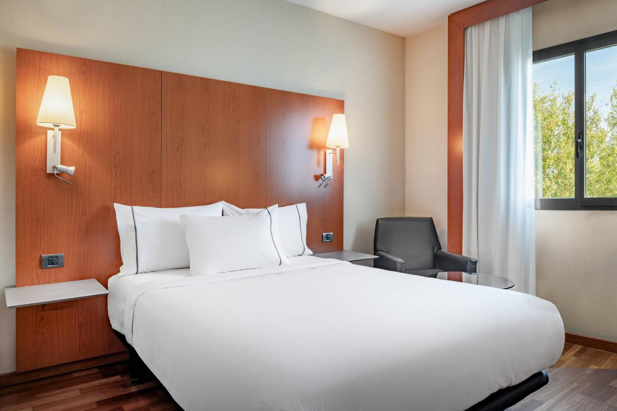 Ac Hotel Badajoz By Marriott Экстерьер фото