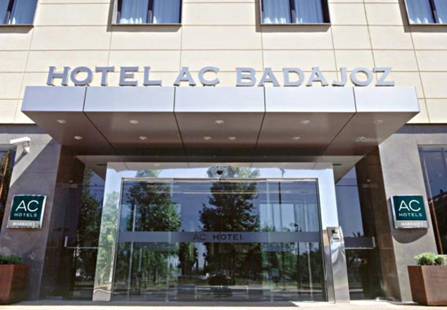 Ac Hotel Badajoz By Marriott Экстерьер фото